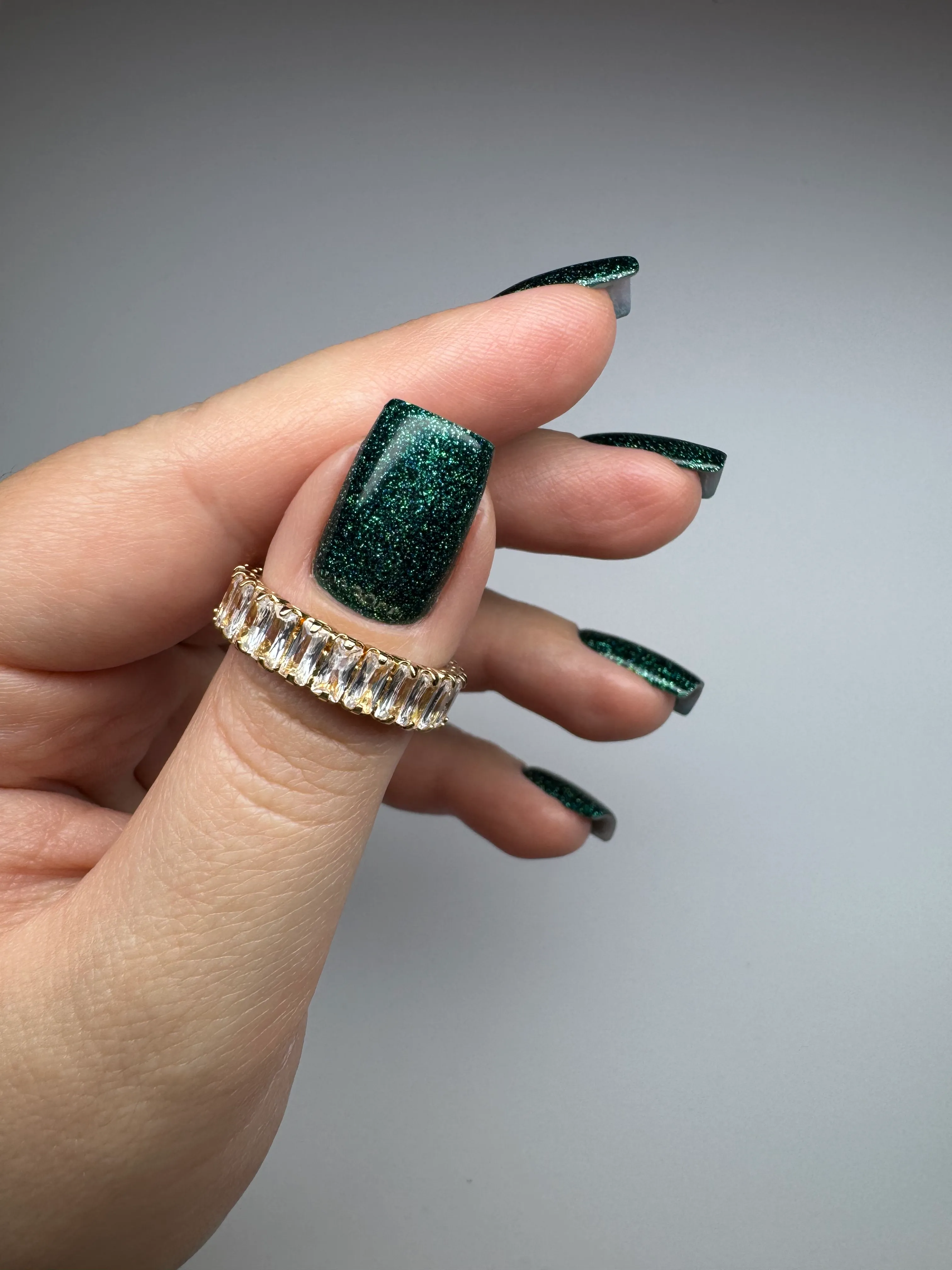 Elegancki czerwony manicure w Noblu Beauty Room Krakow