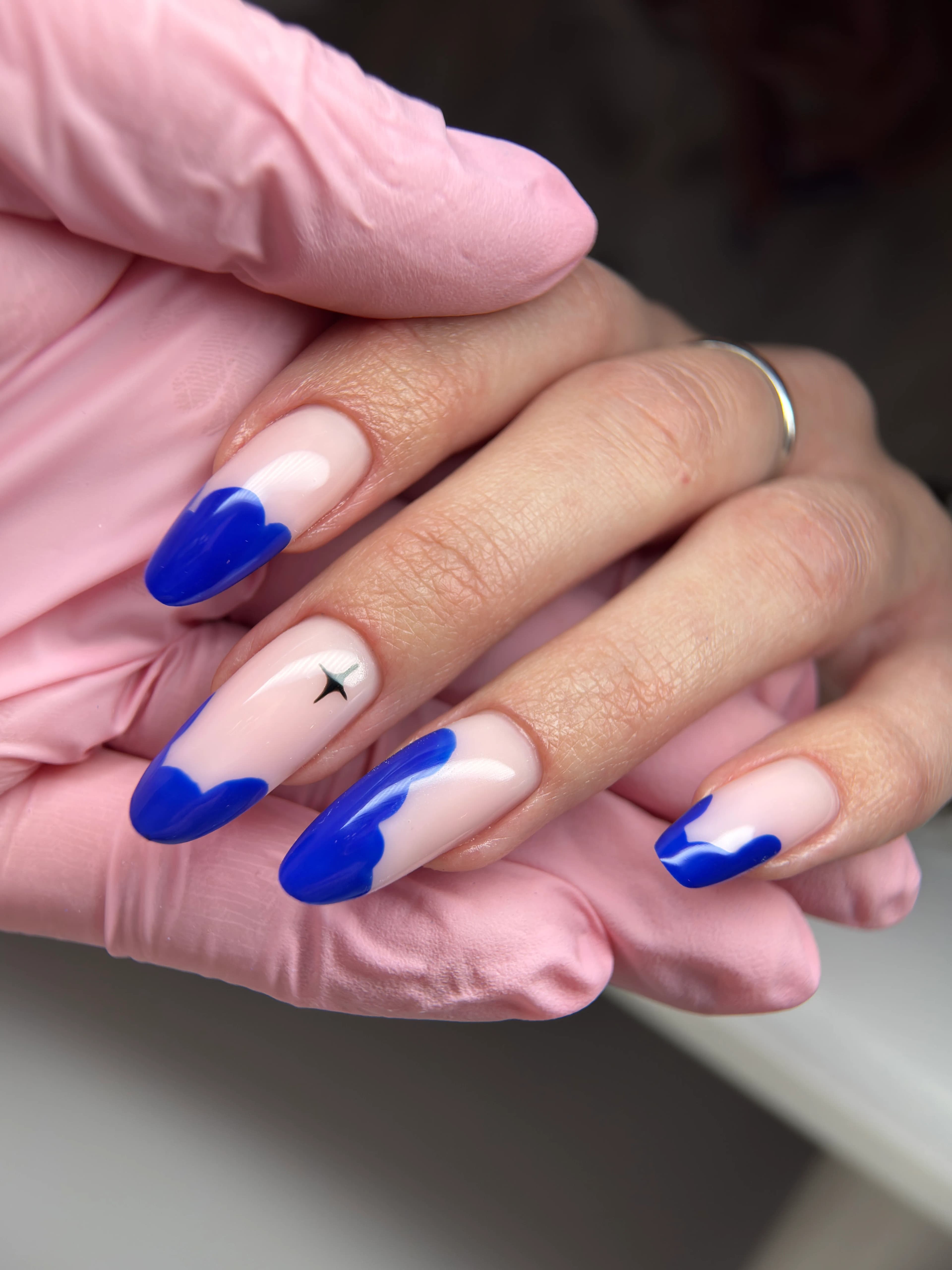 Precyzyjny manicure w salonie Noblu Beauty Room