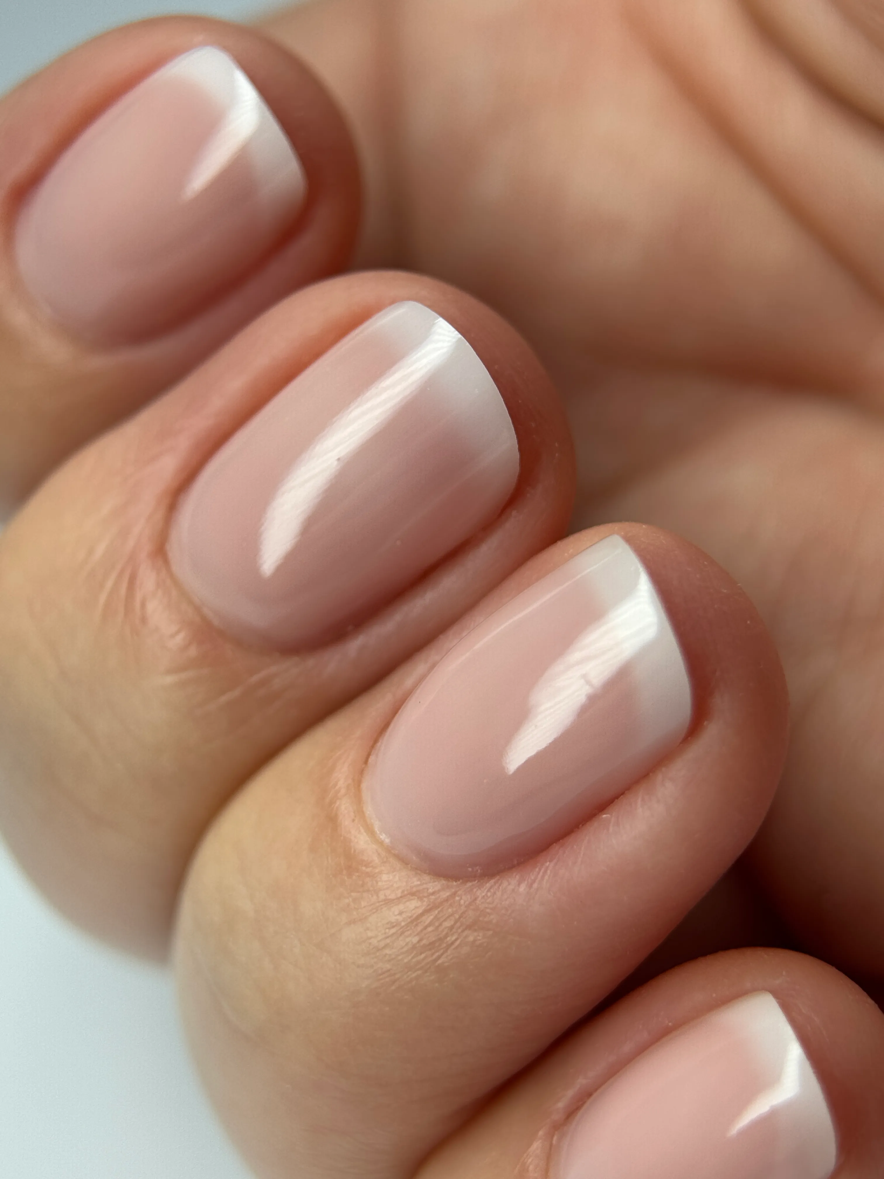 Naturalny manicure hybrydowy nude Noblu Beauty Room Kraków